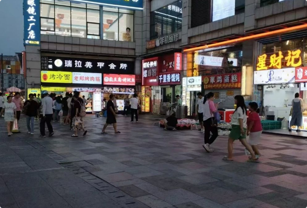 江桥万达广场内1楼可重餐饮商铺，位置好，限品牌